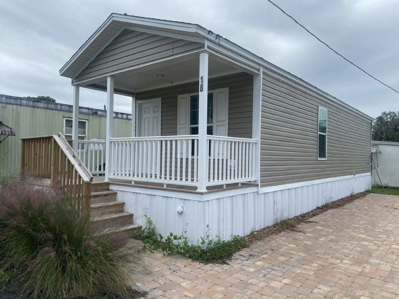 1250 Lakeview Dr #18