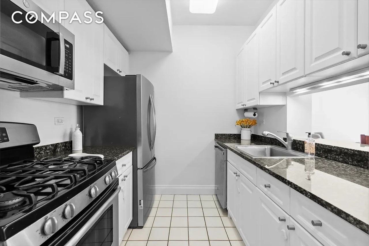 350 E 82nd St #5J - Photo 2 of 9