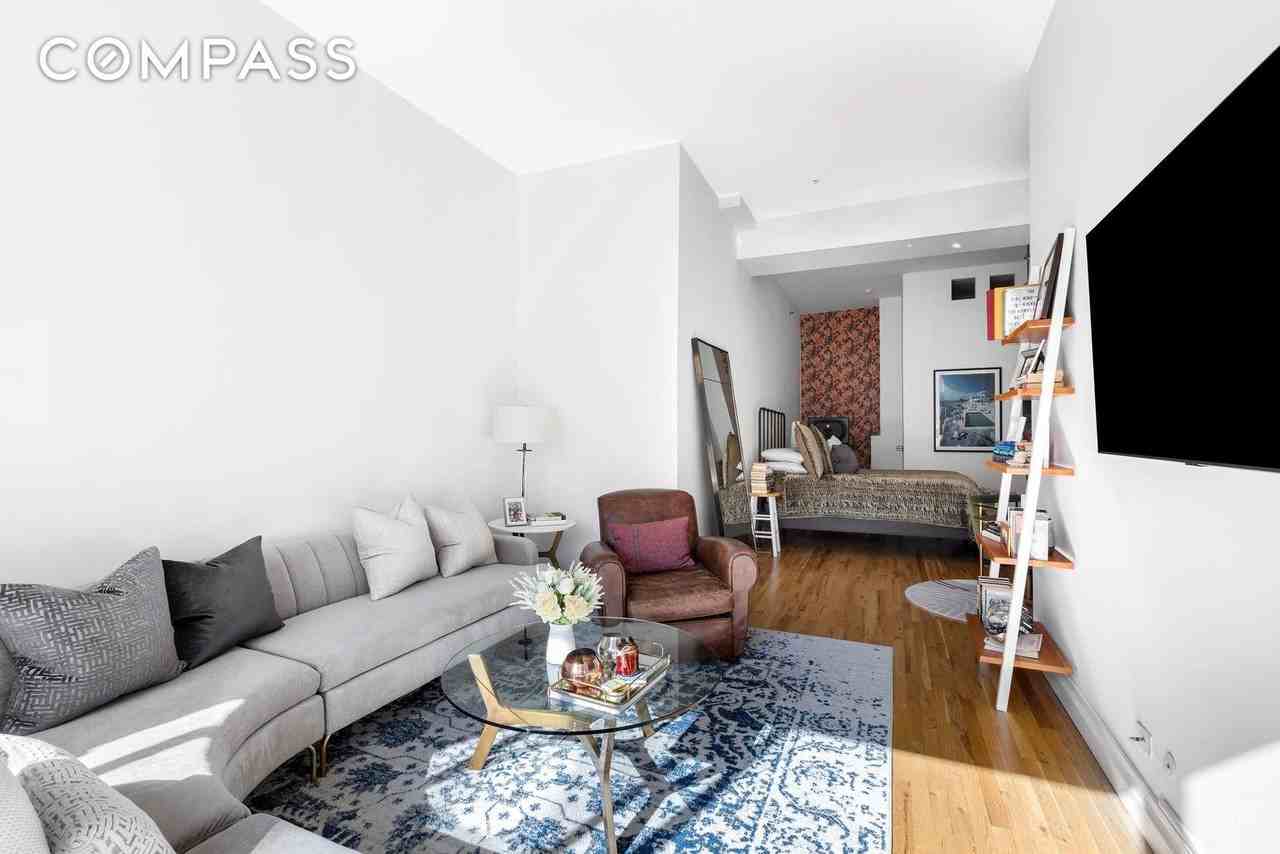 77 Bleecker St #819 - Photo 6 of 8