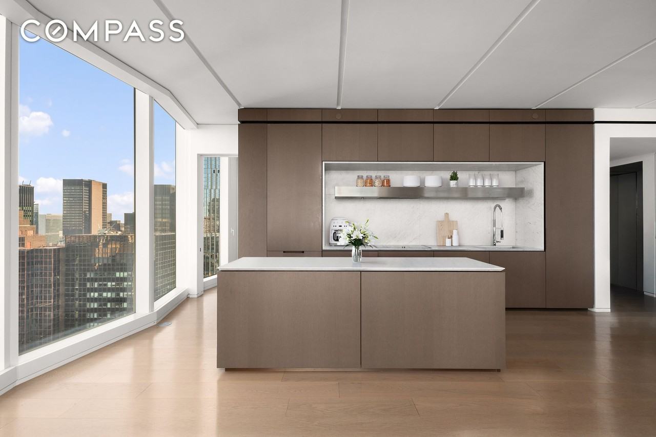 100 E 53rd St #40A - Photo 3 of 19