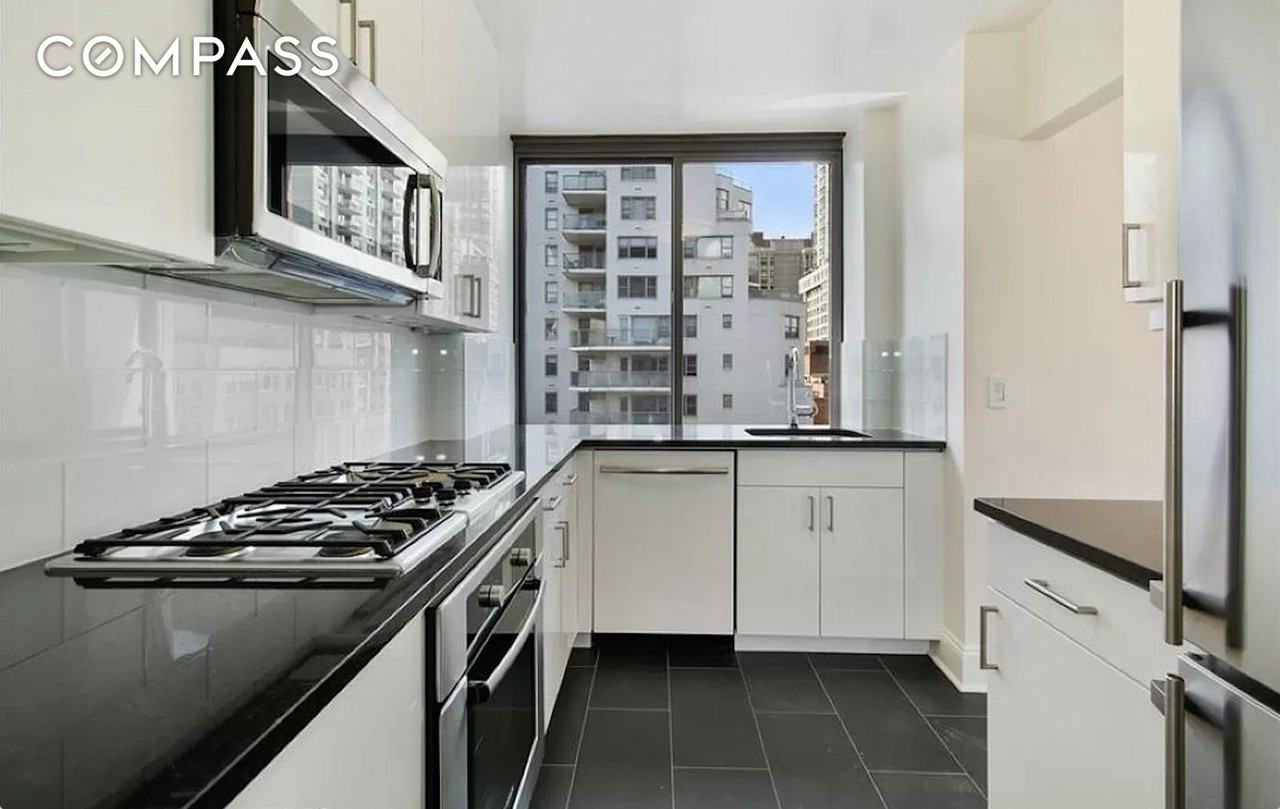 300 E 64th St #16A - Photo 2 of 8