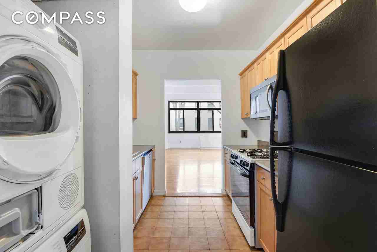 492 Henry St #2A - Photo 6 of 12