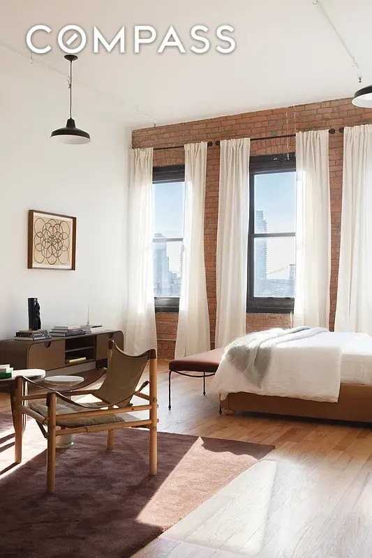 239 Banker St #1A - Photo 4 of 11