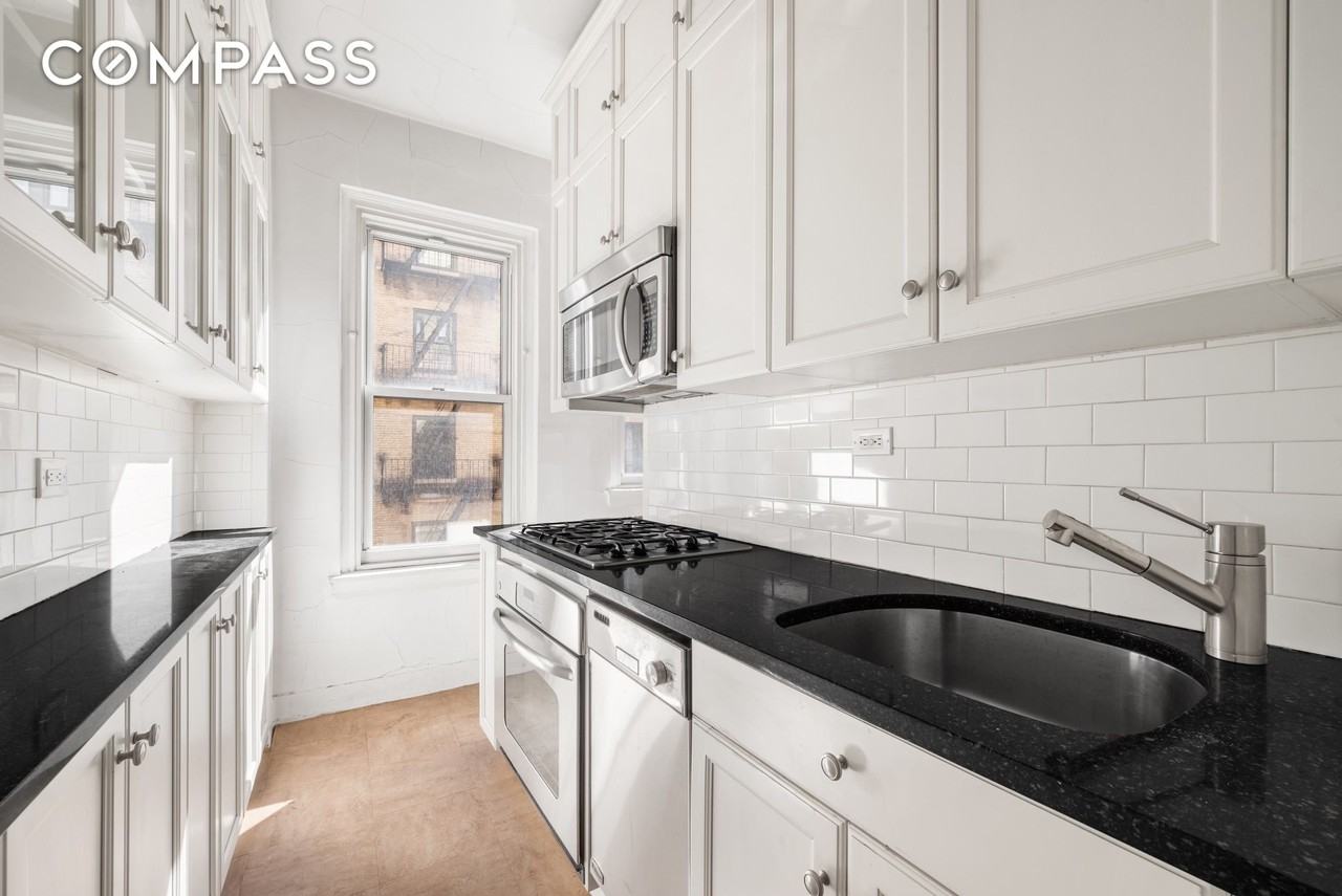 77 Park Ave #11A - Photo 4 of 6