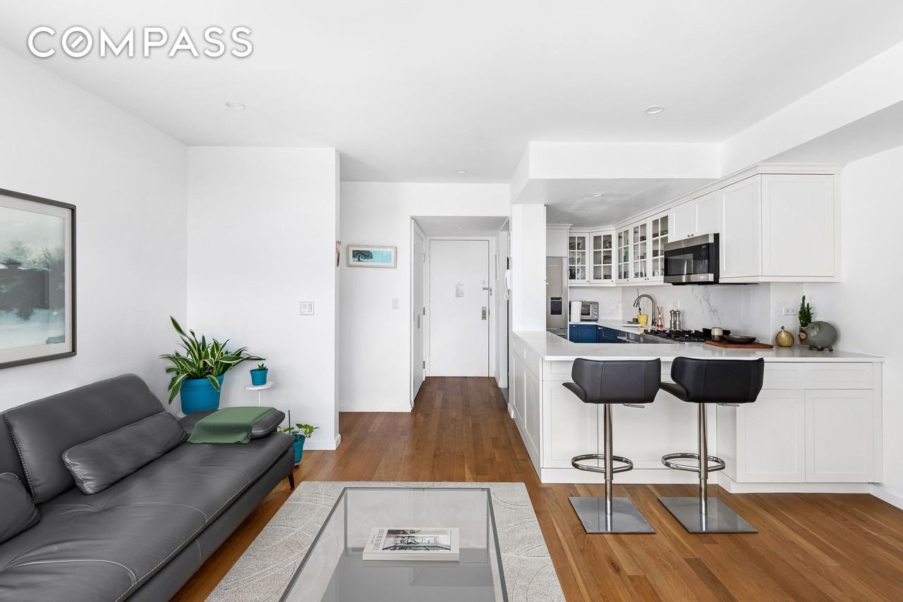 127 E 30th St #18C - Photo 2 of 8