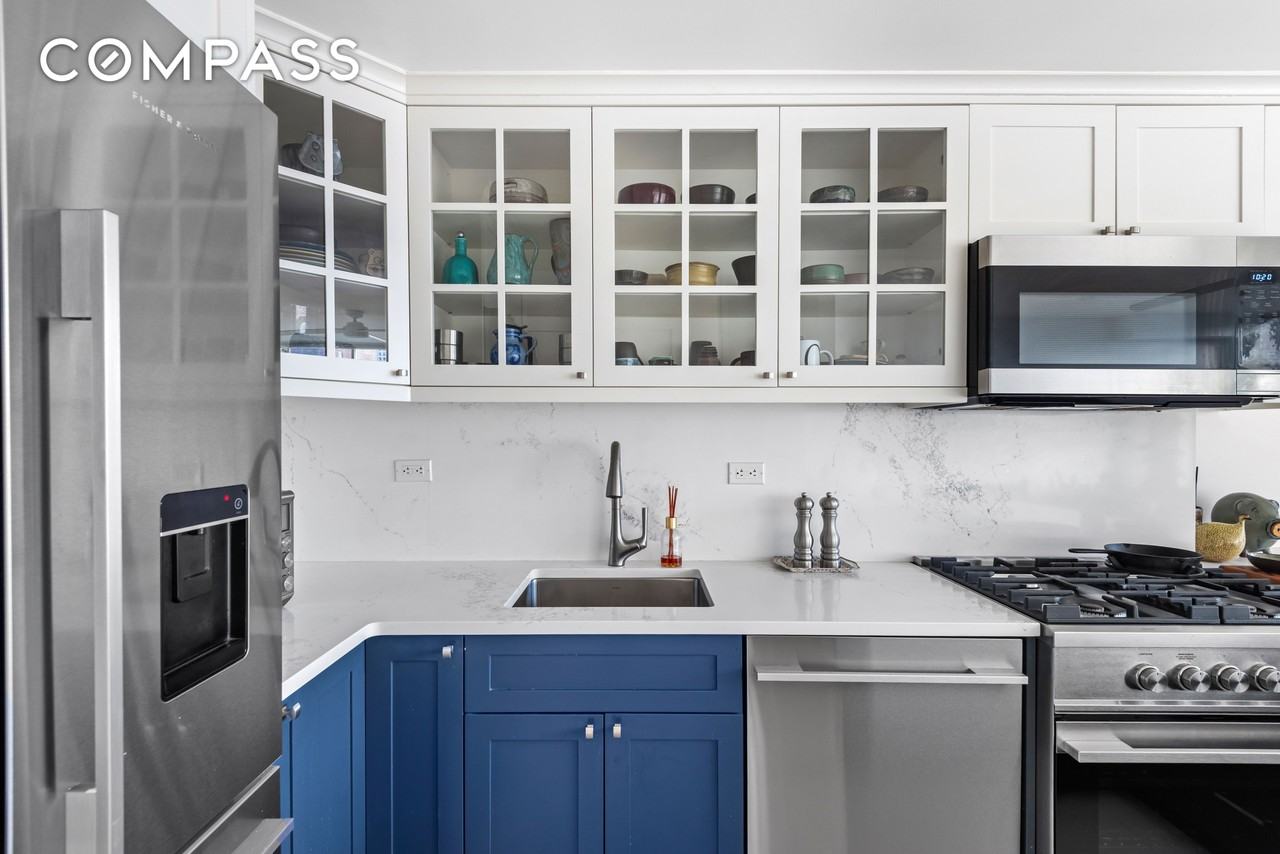 127 E 30th St #18C - Photo 4 of 8