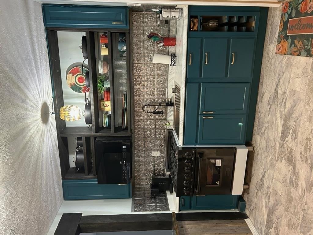 205 S 11th St - Photo 4 of 14