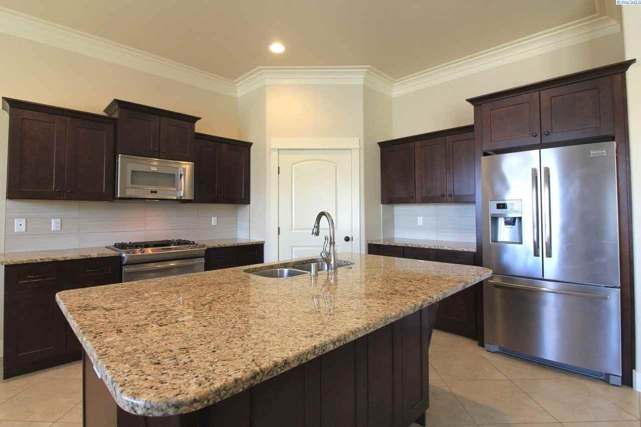 652 Punkie Ln - Photo 2 of 15