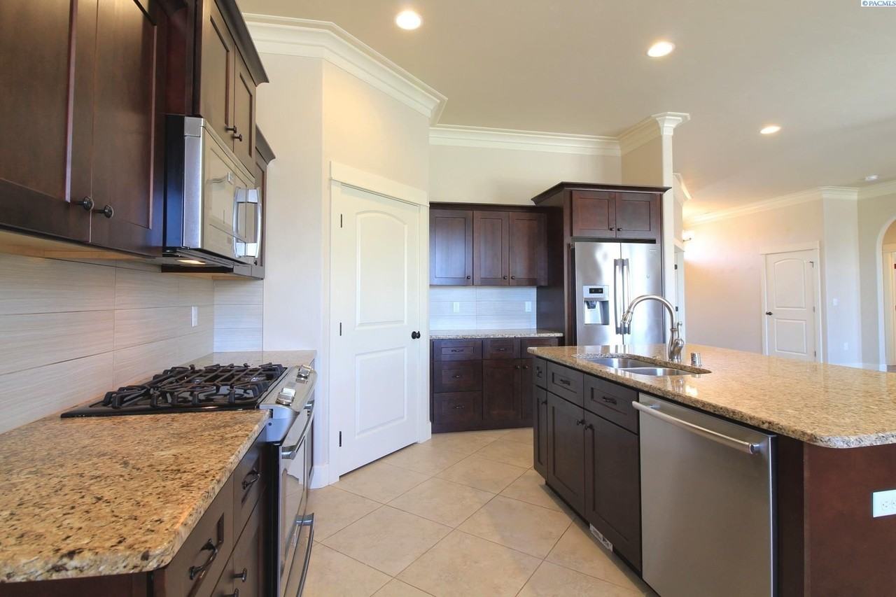 652 Punkie Ln - Photo 3 of 15