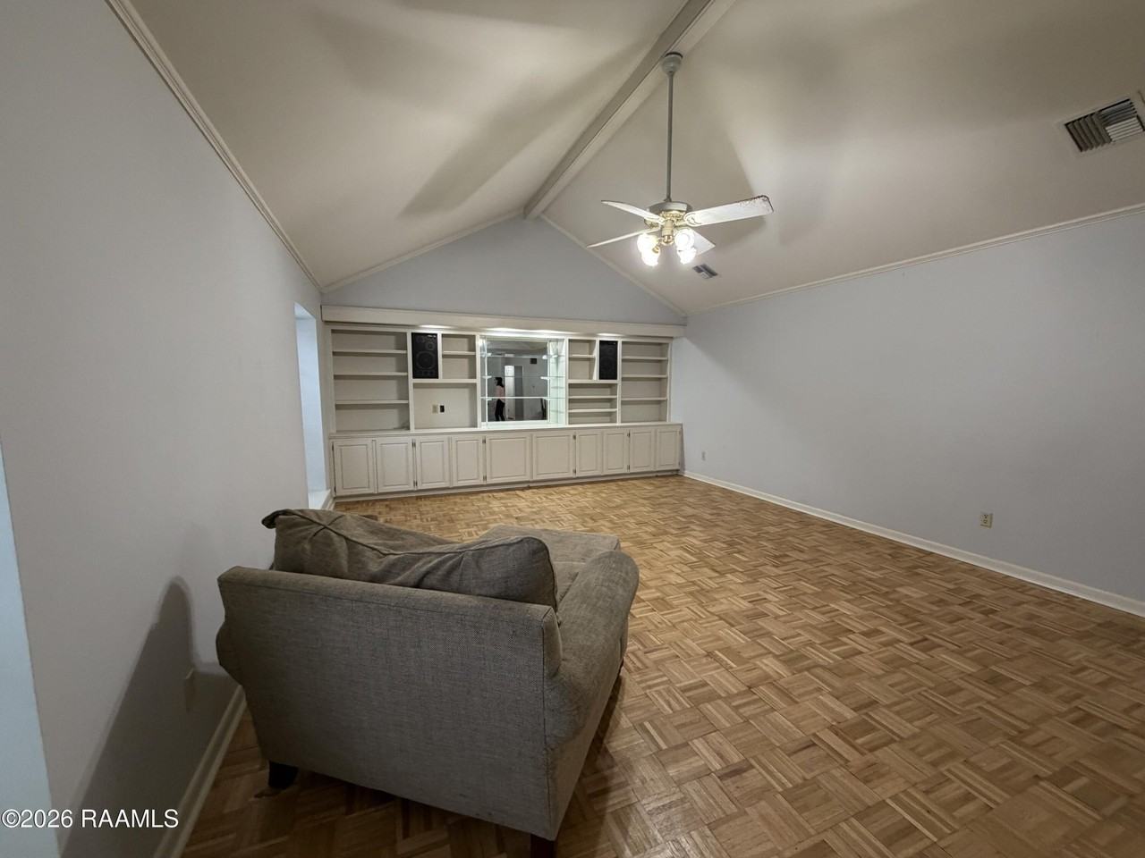 1103 E Bayou Pkwy - Photo 2 of 20