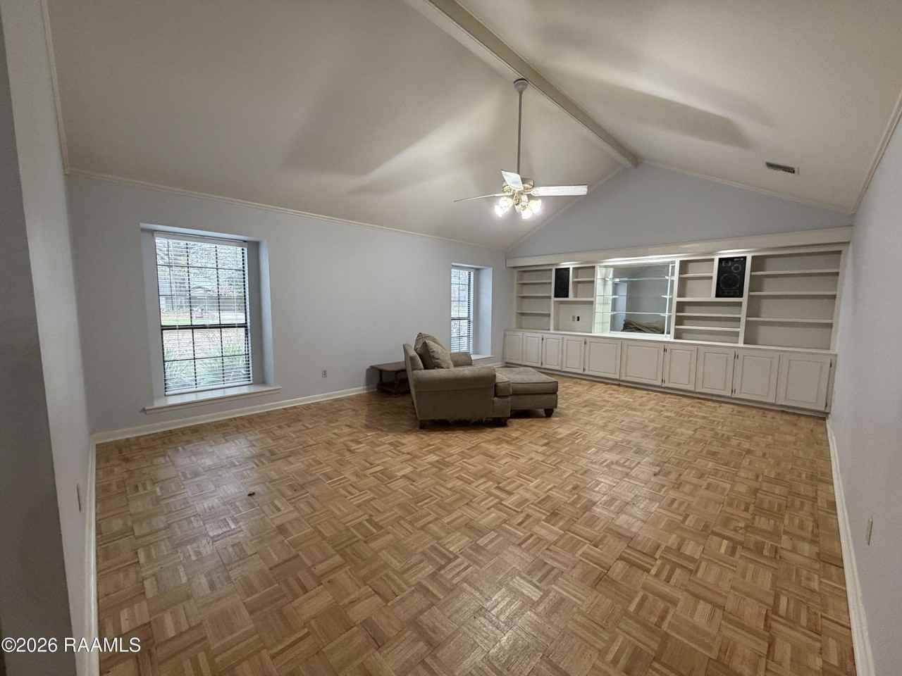 1103 E Bayou Pkwy - Photo 3 of 20