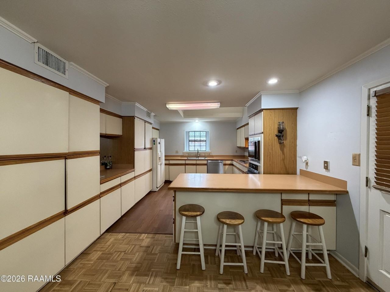 1103 E Bayou Pkwy - Photo 6 of 20