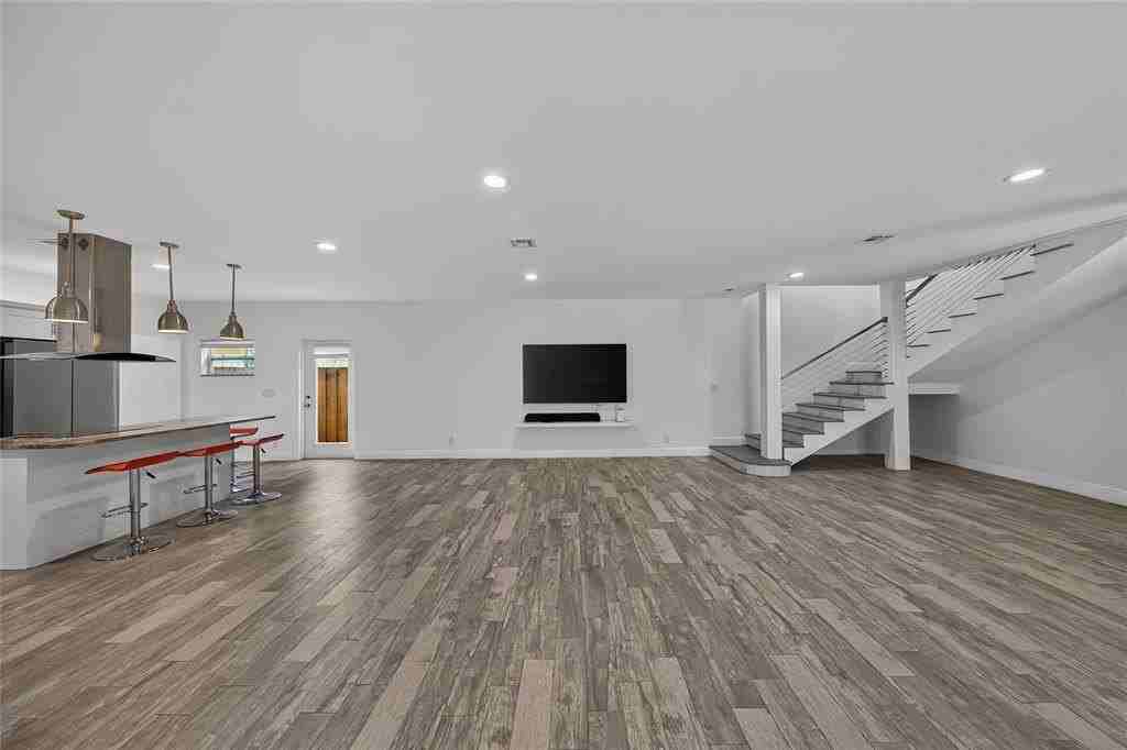 2012 Nw 12th Ave - Photo 4 of 33