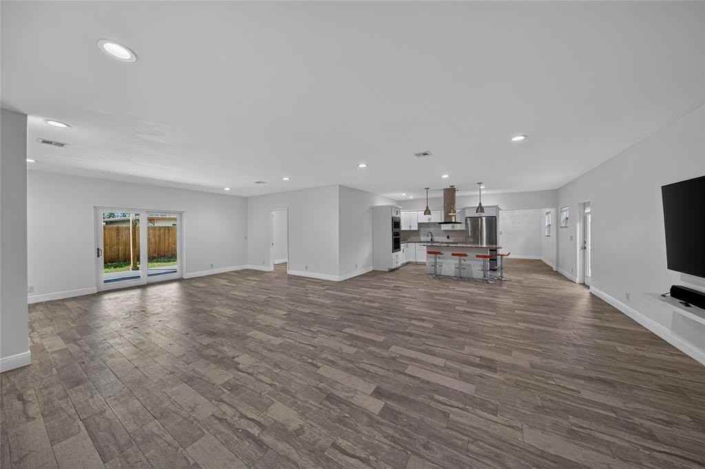 2012 Nw 12th Ave - Photo 5 of 33