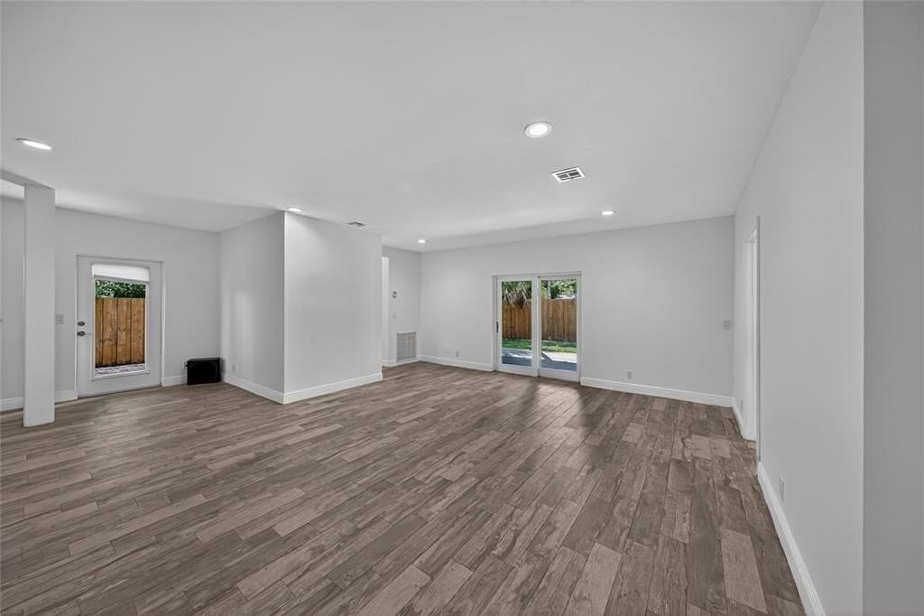 2012 Nw 12th Ave - Photo 6 of 33