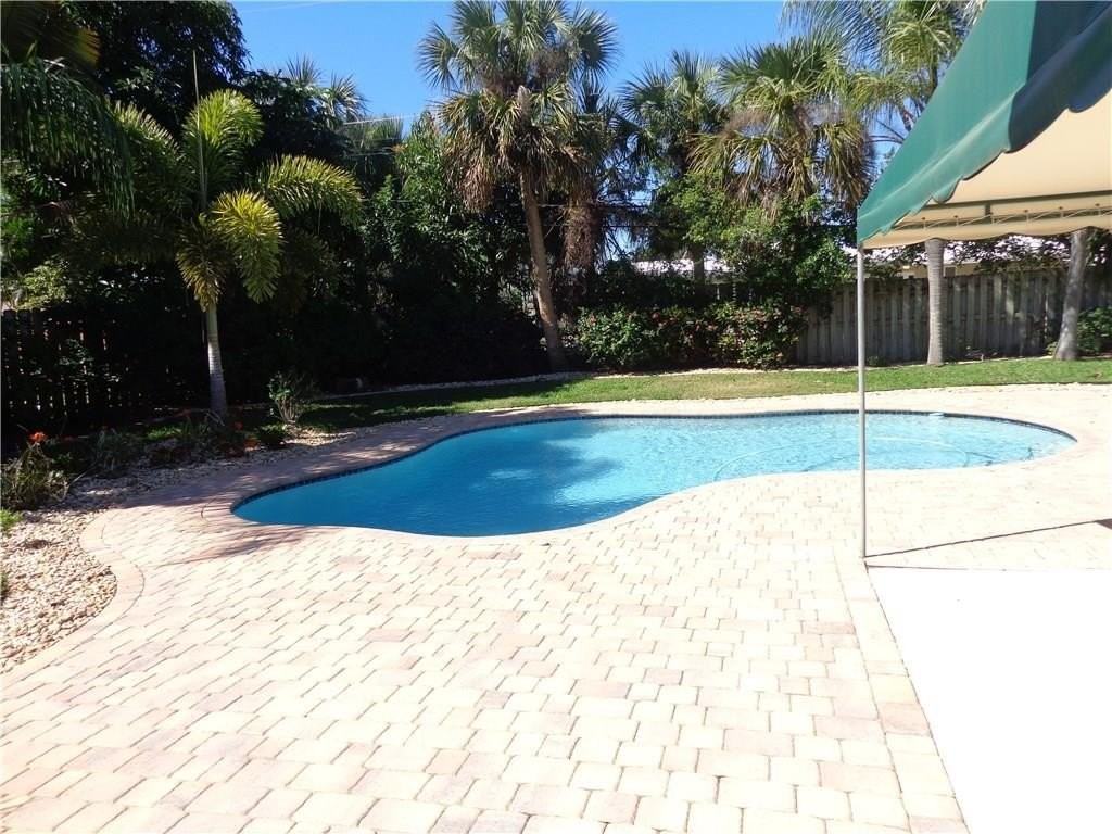 2765 Ne 23rd Ave - Photo 4 of 12