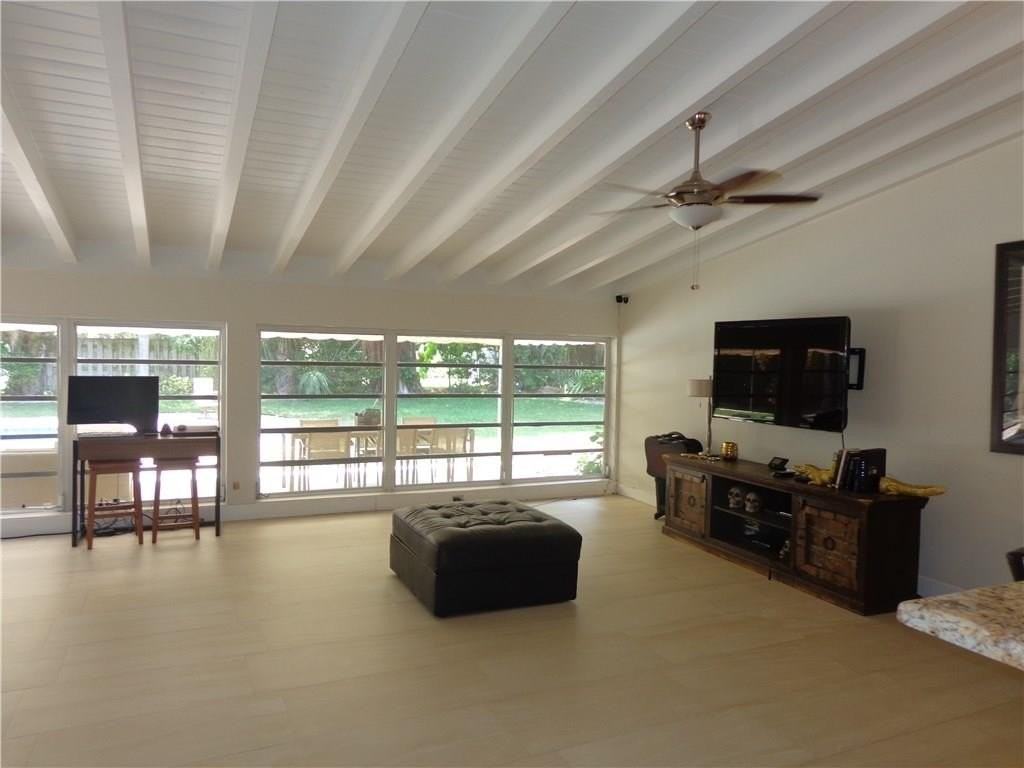 2765 Ne 23rd Ave - Photo 6 of 12