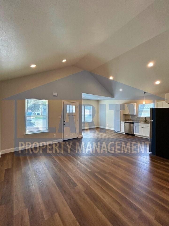 619 Linda Dr Se - Photo 5 of 20