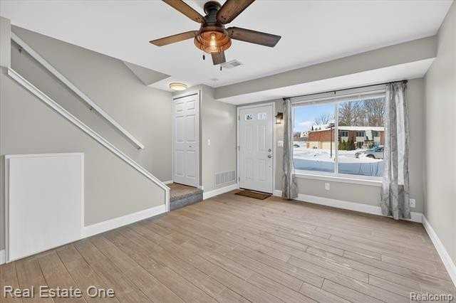 874 N Main St - Photo 3 of 48