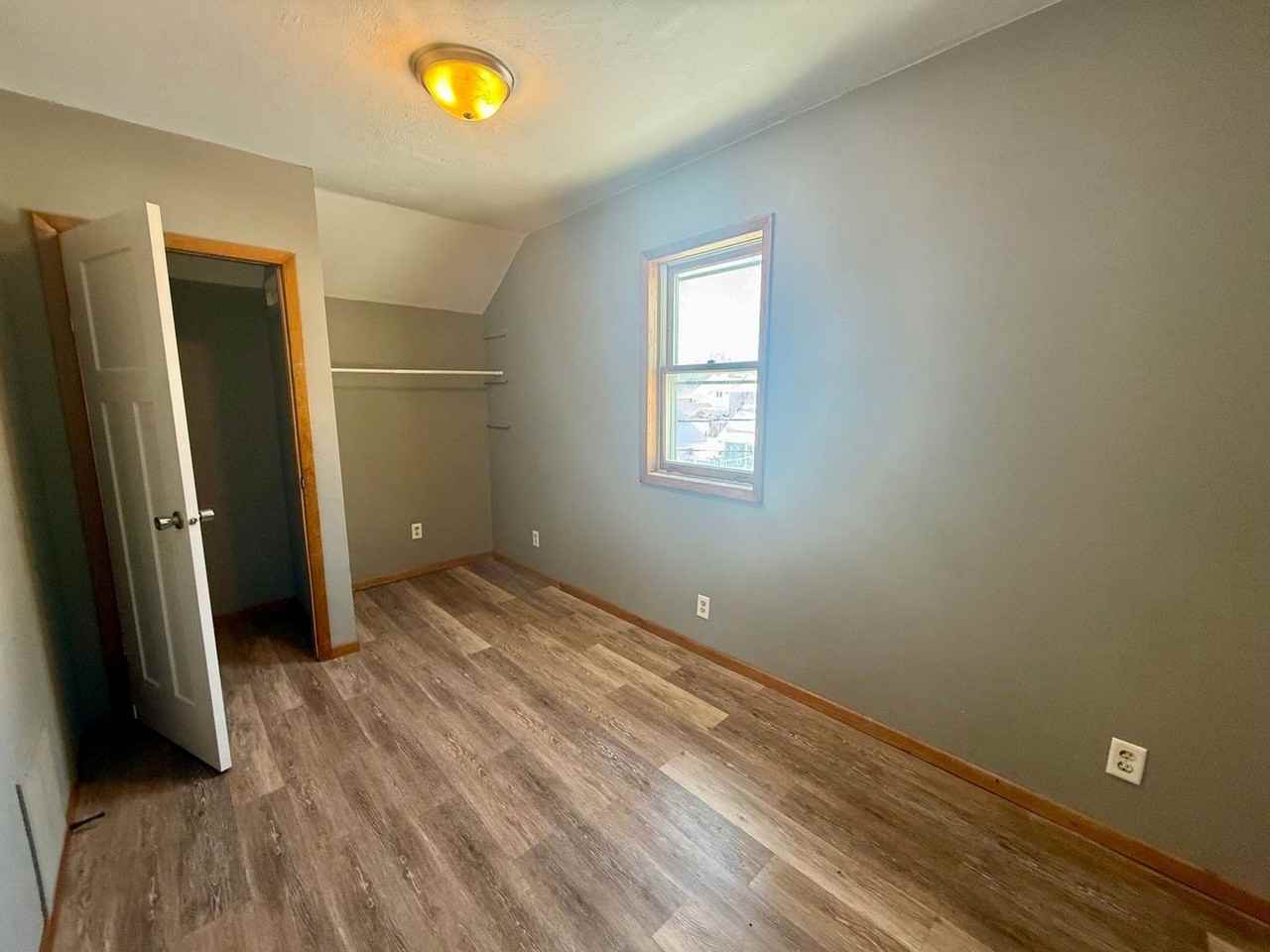 903 8th Ave - Photo 5 of 11