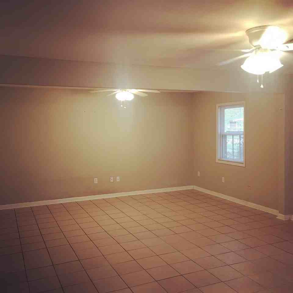 3052 Effie St - Photo 3 of 8