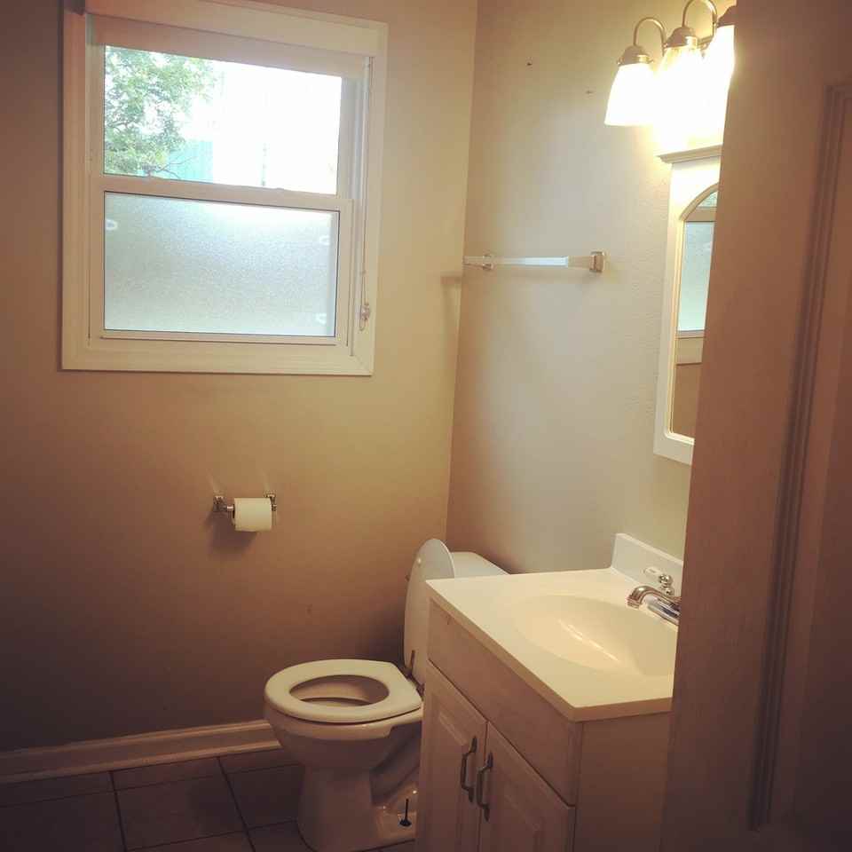 3052 Effie St - Photo 6 of 8