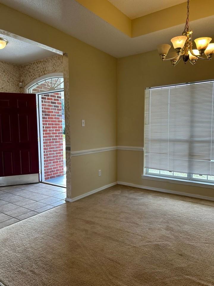 8202 Woodstone Dr - Photo 3 of 17