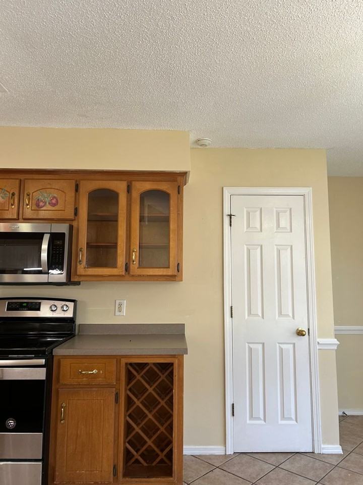 8202 Woodstone Dr - Photo 6 of 17