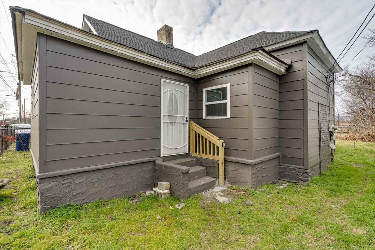 555 Dodson Ave - Photo 2 of 20