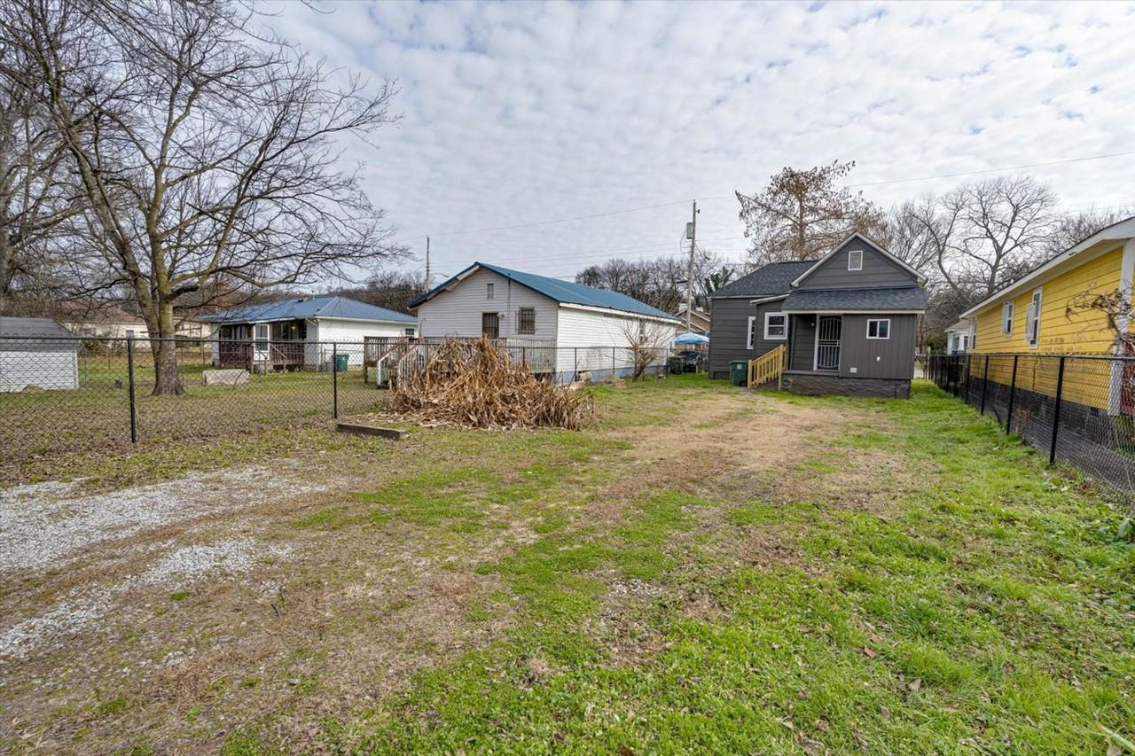 555 Dodson Ave - Photo 4 of 20