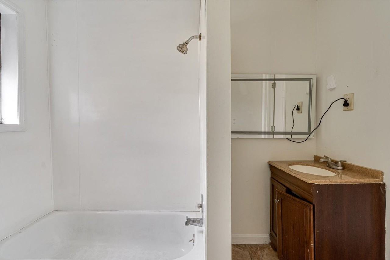 555 Dodson Ave - Photo 6 of 20