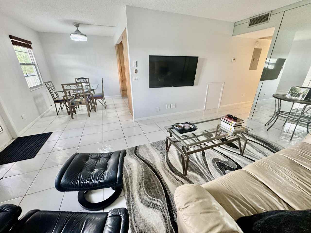 4063 Yarmouth D - Photo 2 of 27