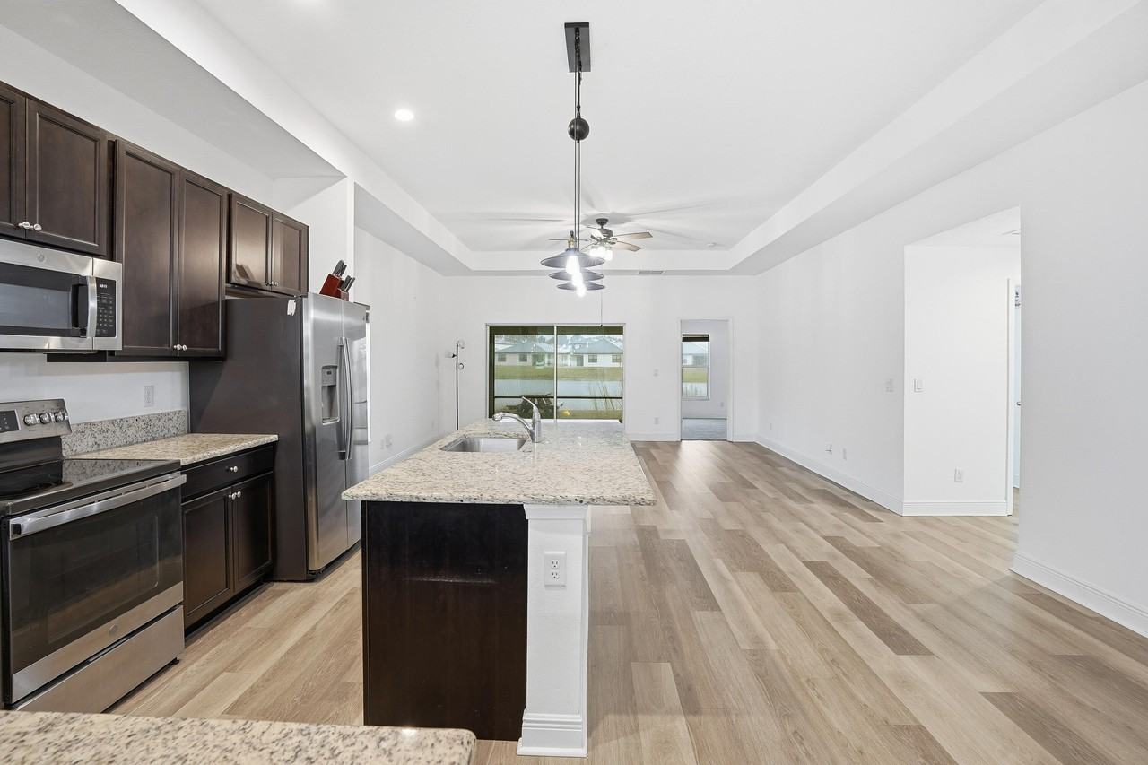 425 Seafoam Cir - Photo 5 of 27