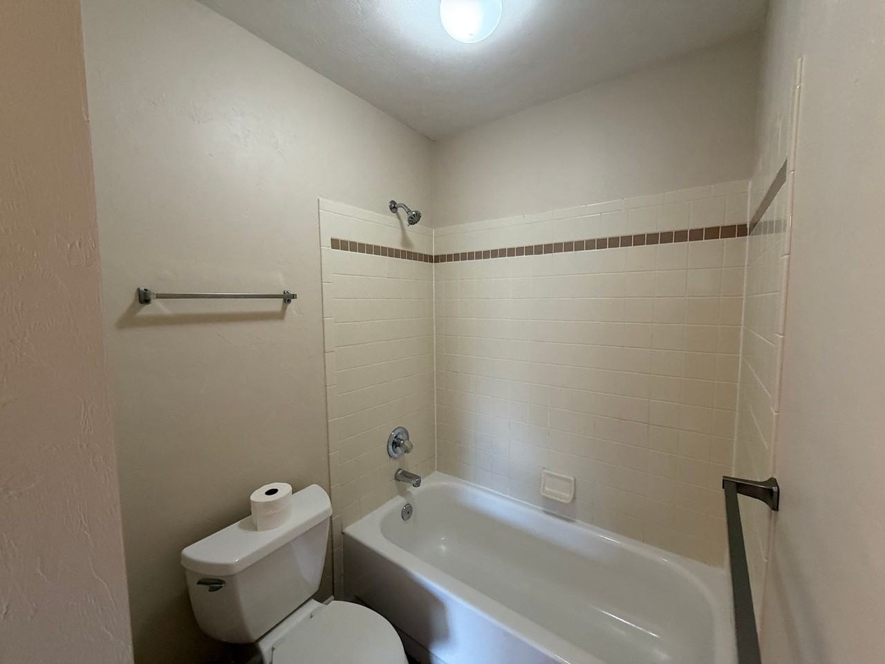 2260 Nw 41st Pl - Photo 5 of 25