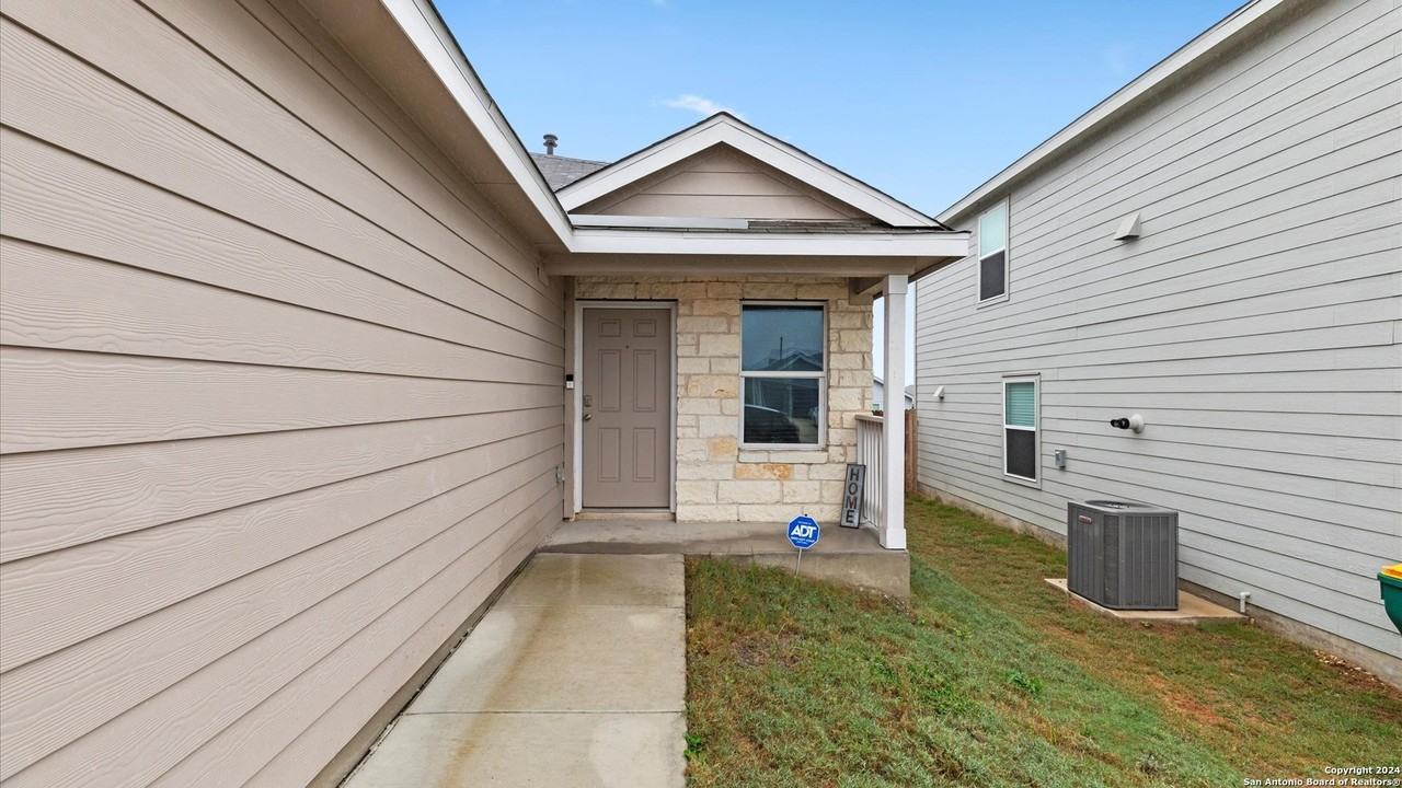 5315 Hornbeck Hts - Photo 2 of 17