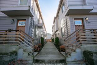 7720 Se Washington St - Photo 1 of 1