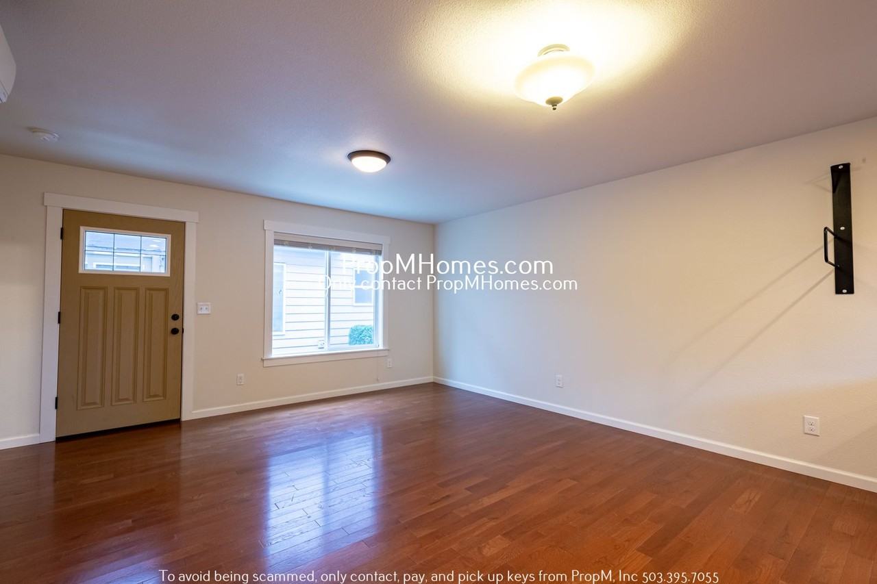 7720 Se Washington St - Photo 3 of 19