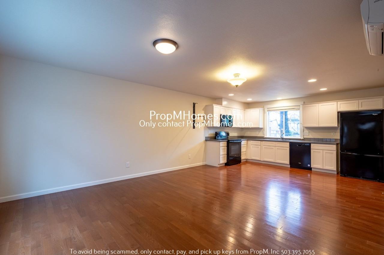 7720 Se Washington St - Photo 4 of 19