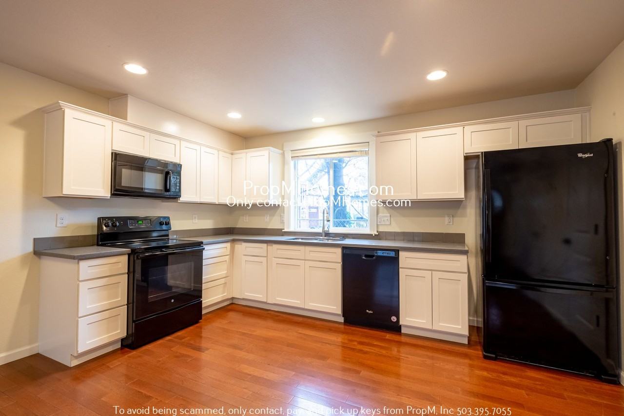 7720 Se Washington St - Photo 5 of 19