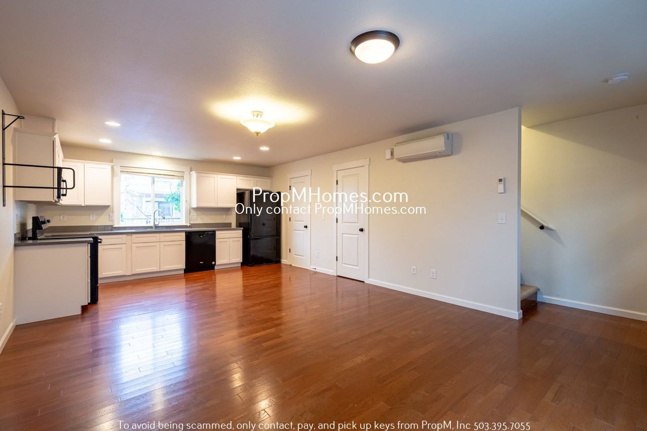 7720 Se Washington St - Photo 6 of 19