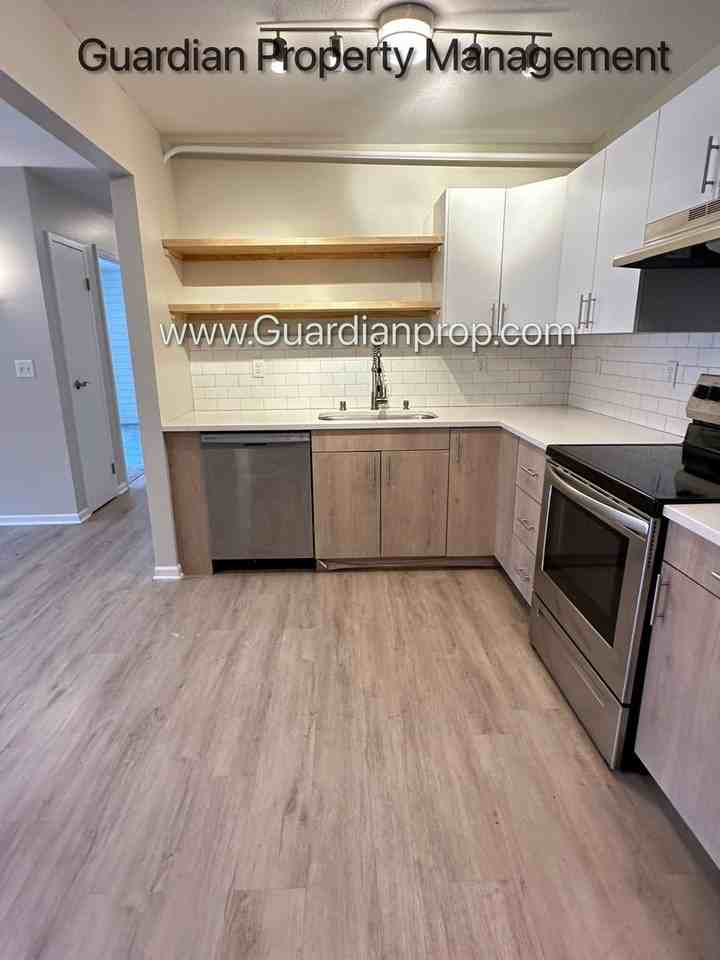 105 Dean Ave E #5 - Photo 2 of 15