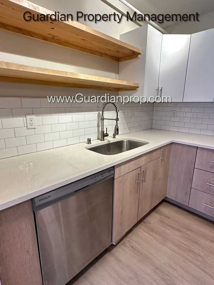 105 Dean Ave E #5 - Photo 3 of 15