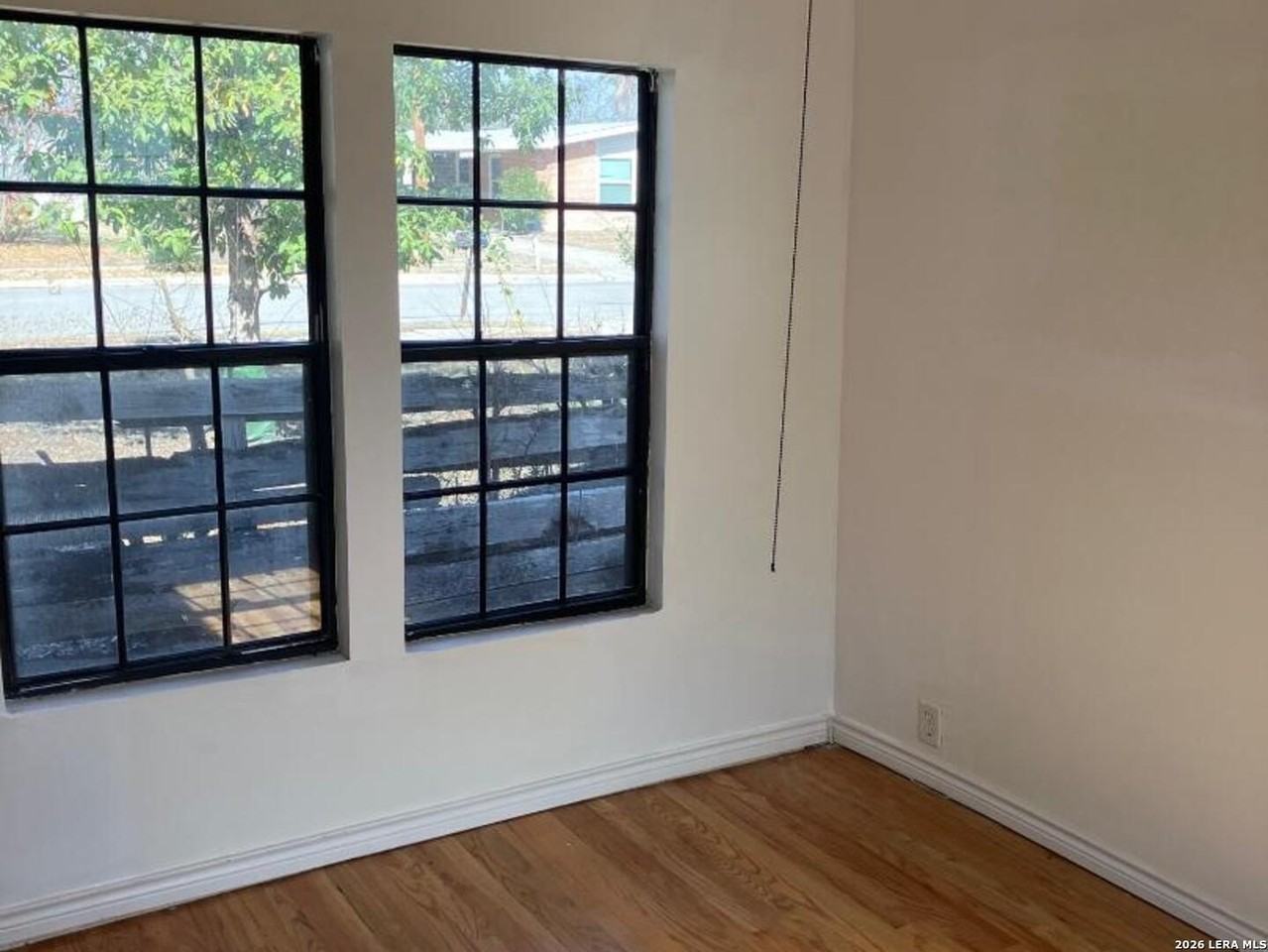 442 Sharon Dr - Photo 2 of 14