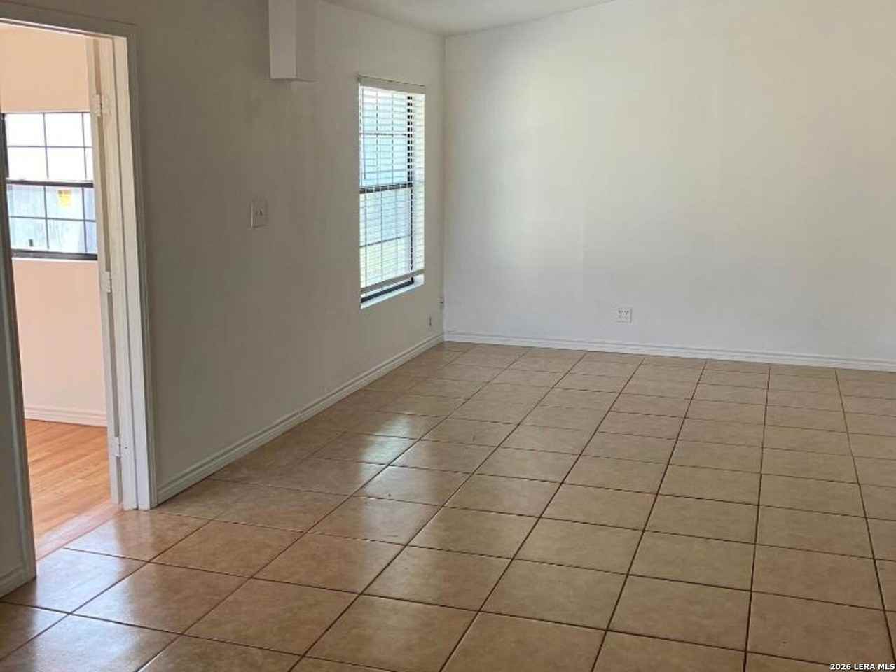 442 Sharon Dr - Photo 3 of 14