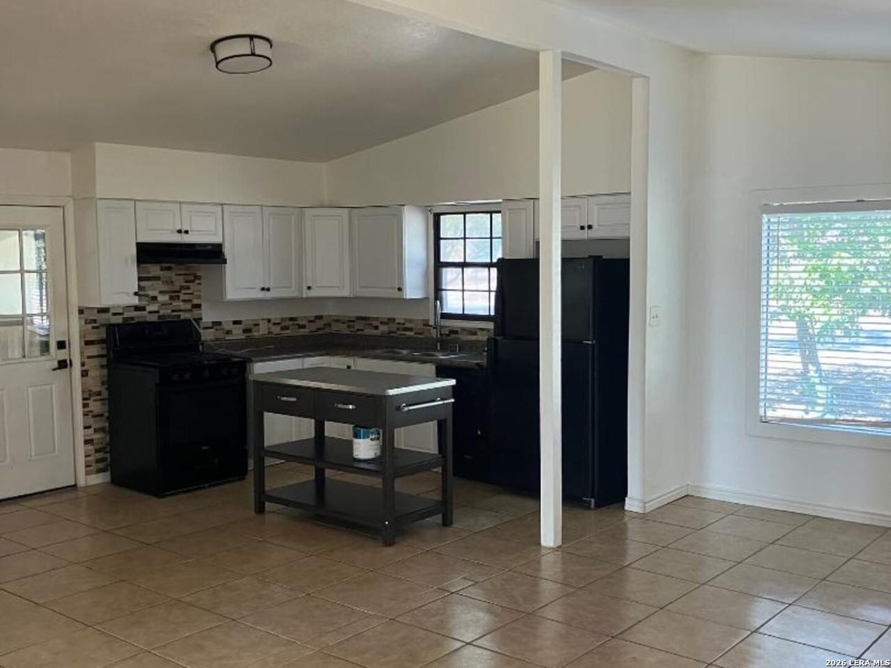 442 Sharon Dr - Photo 4 of 14