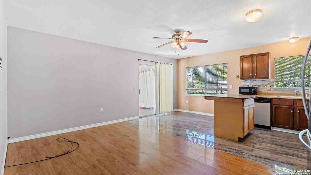 208 Gamblewood - Photo 7 of 17