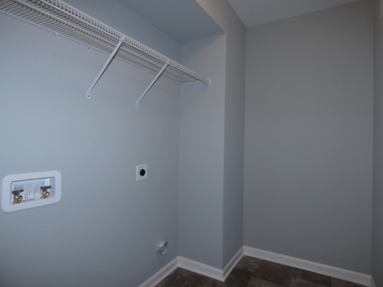 1976 Sapphire Rd - Photo 4 of 15