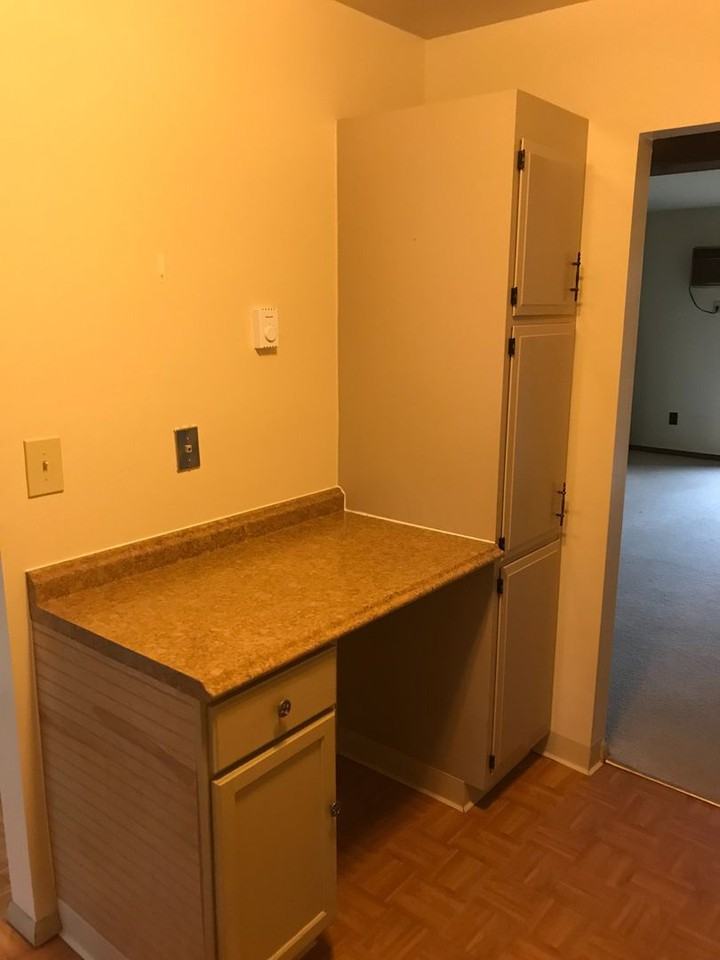 738 Southgate Dr - Photo 2 of 9