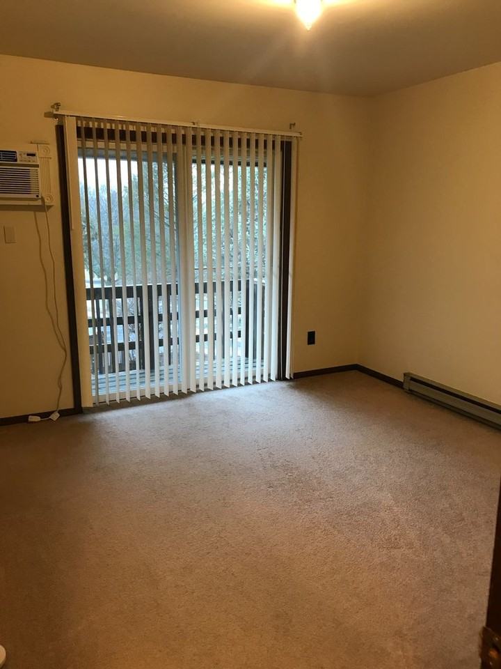 738 Southgate Dr - Photo 7 of 9