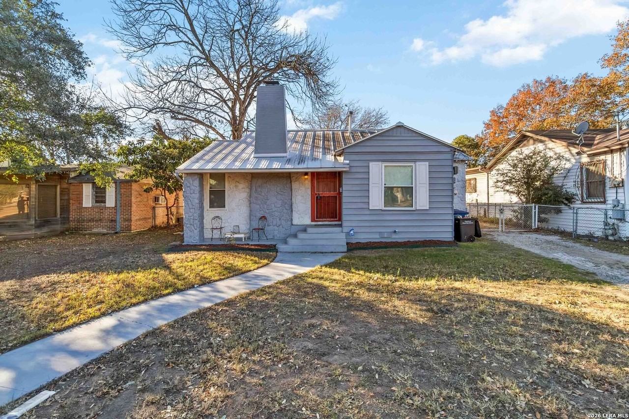 410 S Park Blvd - Photo 2 of 28